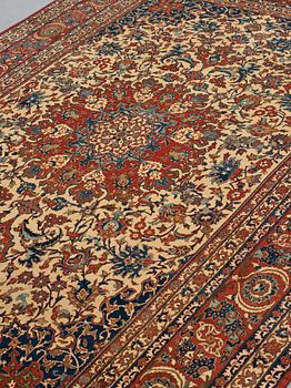 MATTO, a semi-antique Esfahan, ca 334 x 237,5 cm.