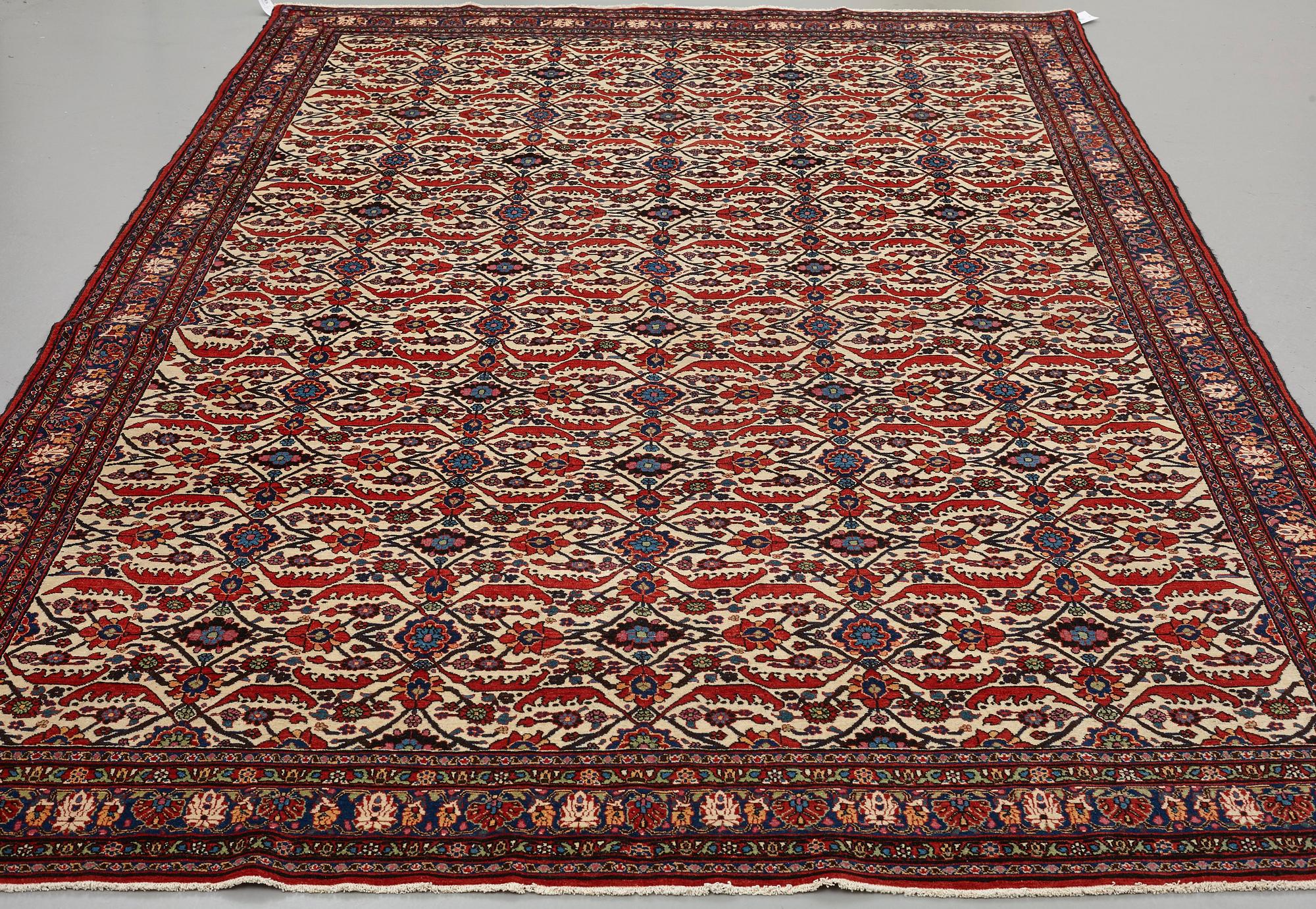 MATTO, a semi-antique Veramin, ca 326 x 207 cm.