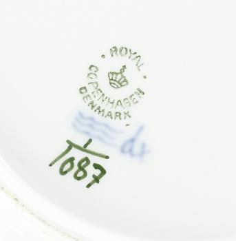 ASSIETTER, 6 st, SKÅL samt TEKOPPSFAT, 2 st, porslin, Royal Copenhagen, Danmark.