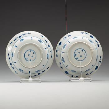 A pair of blue and white dishes, Qing dynasty, with Kangxi six character mark and period (1662-1722).