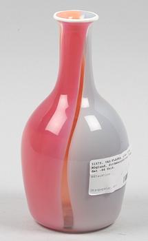 VAS/FLASKA, glas. Erik Höglund, Strömbergshyttan. Sign o dat -88 Unik.