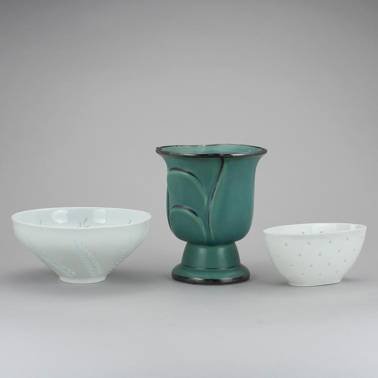 ARABIA, skålar 2 st och vas, bl a Friedl Holzer-Kjellberg, 1900-talets andra kvartal och tredje kvartal.