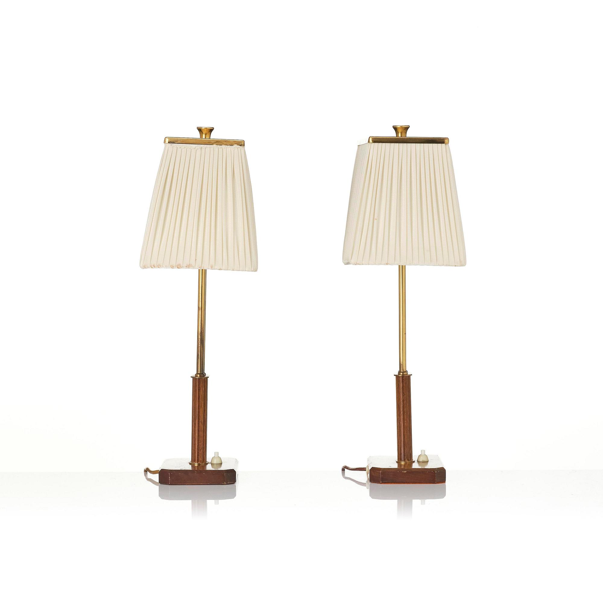 Harald Notini, bordslampor, ett par, modell 15485, Arvid Böhlmarks Lampfabrik, Stockholm, 1940-50-tal.