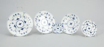SERVISDELAR, 49 delar, porslin, "Musselmalet", Royal Copenhagen samt Bing & Gröndahl.