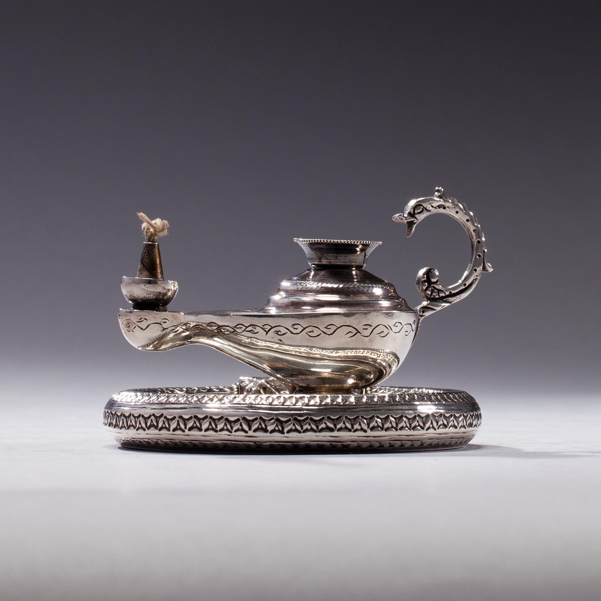 OLJELAMPA och FAT, silver, Egypten, finska kontrollstämplar, 1963. Total vikt 166,4 g.