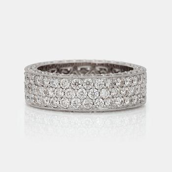 624. A diamond ring, 3.56 cts in total, according to engraving.