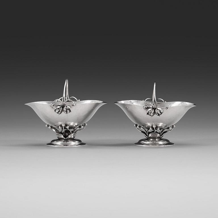 GEORG JENSEN, skålar, ett par, Köpenhamn ca 1915-21, design nr 235,
