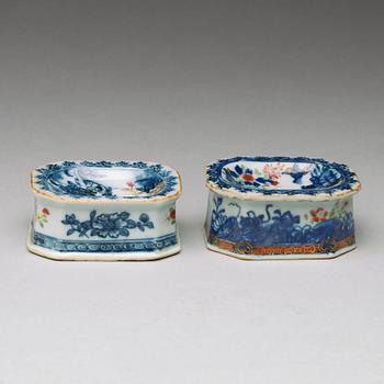 A set of two famille rose salts, Qing dynasty, Qianlong (1736-95).