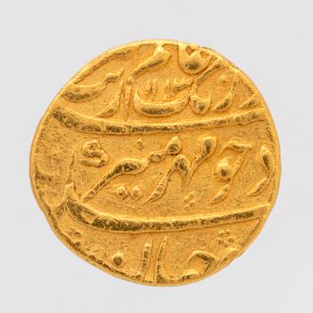 Coin, gold, Mughal Empire, Aurangzeb (AD 1658-1707), mohur, AH.1113, Khujista Bunyad mint.