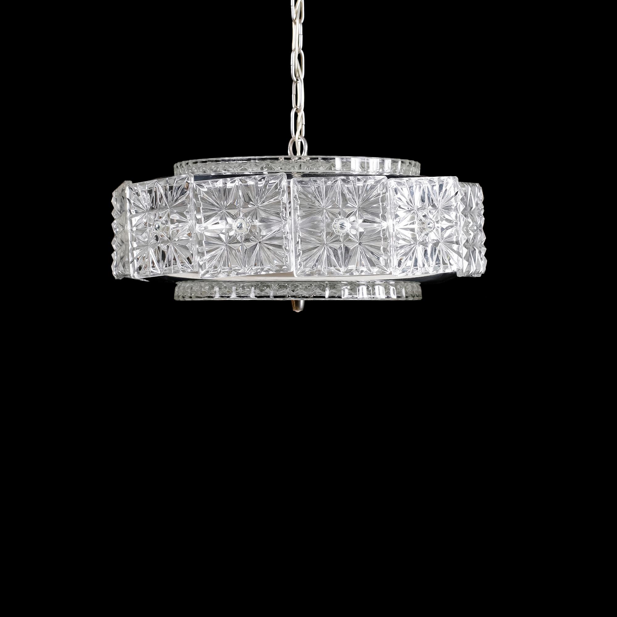 TAKLAMPA, metall och glas, sannolikt Carl Fagerlund, 1900-talets andra hälft. Höjd ca 15 cm.