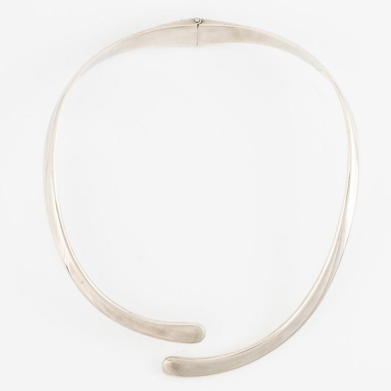 Necklace, silver,