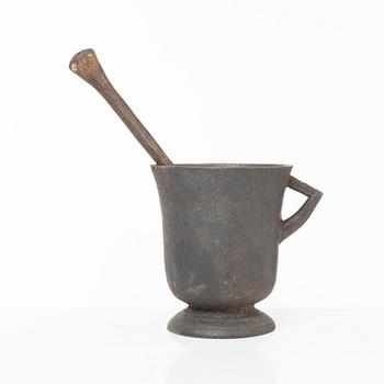 A Gothic-type cast-iron mortar, 17th / 18th century.