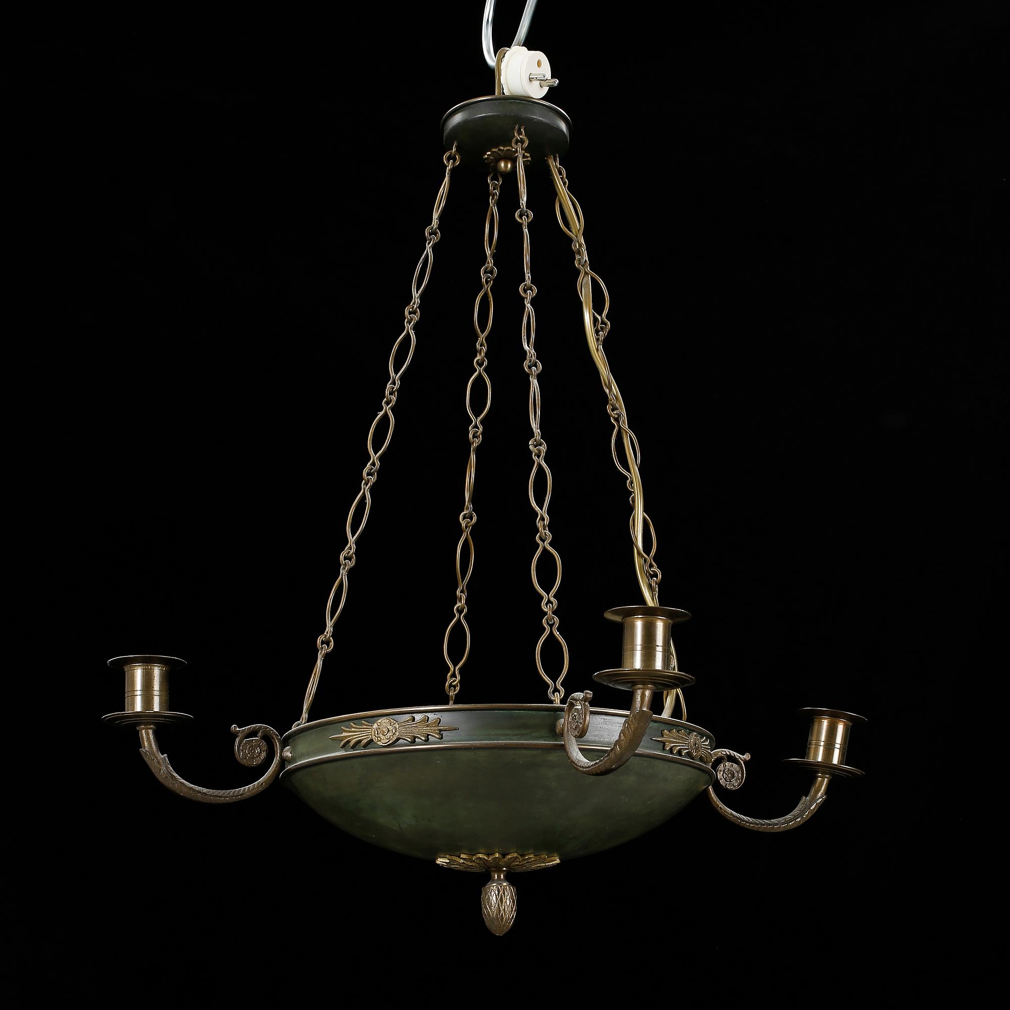 TAKAMPEL, Karl Johan-stil, 1900-talets första hälft. Höjd 48 cm.