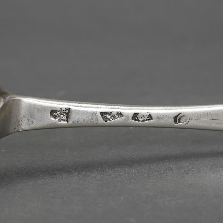 RÅTTSVANSSKEDAR, ett par, Silver, E. Pocock, London 1729. Tot vikt 118 gram.