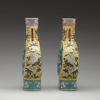 A pair of famille rose vases, Qing dynasty, late 19th Century.