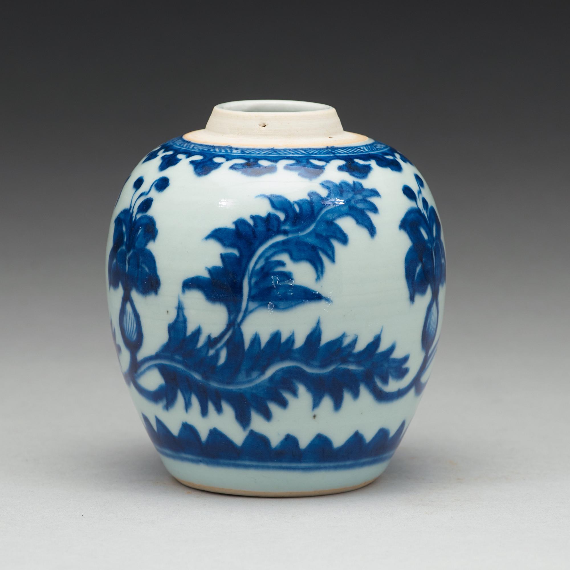A blue and white jar, Qing dynasty, Kangxi (1662-1722).
