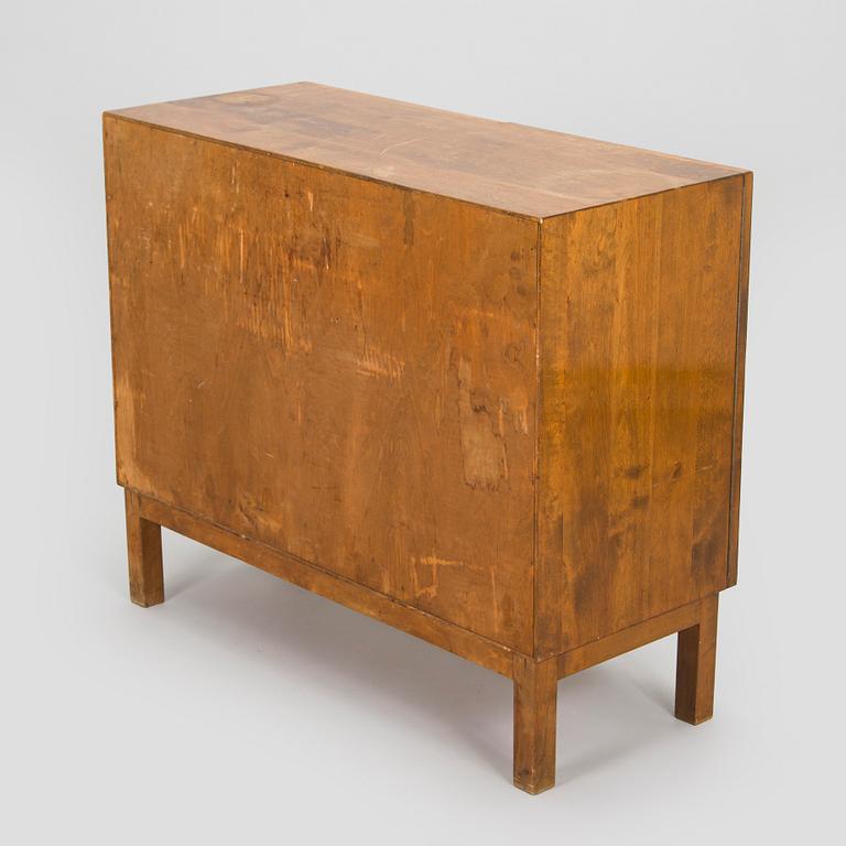 Alvar Aalto, skåp, modell 810 för O.Y Huonekalu- ja Rakennustyötehdas A.B, 1930-tal.