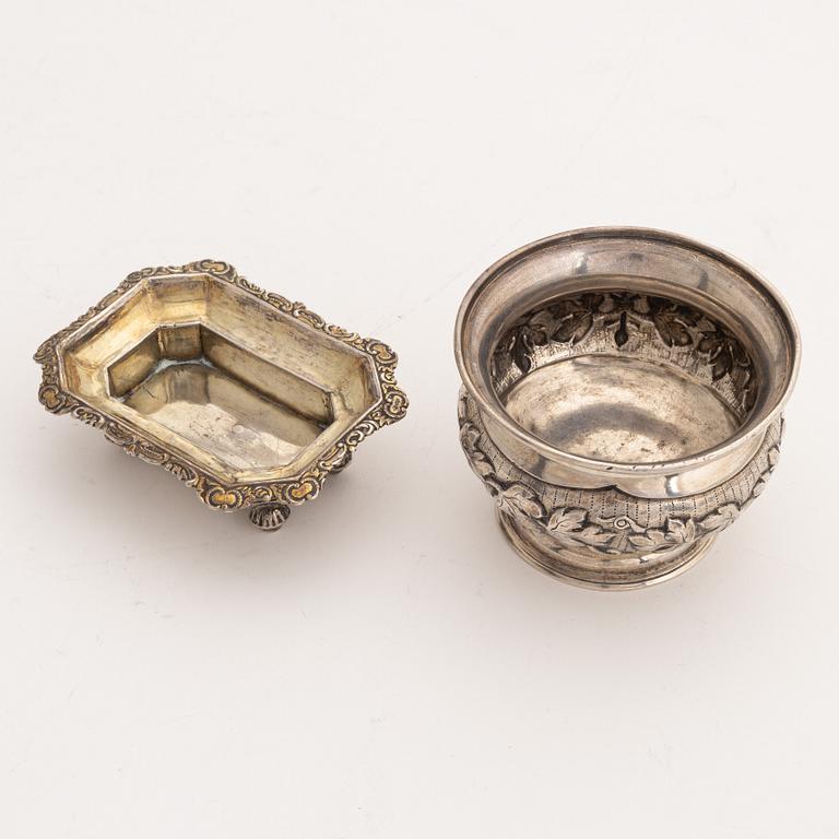 A Russian silver bowl and a salt cellar, 19th century.