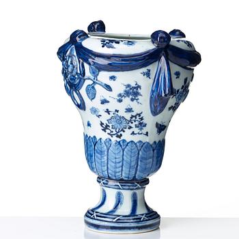 A blue and white vase, Qing dynasty, Qianlong (1736-95).