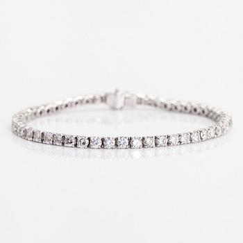 An 18K white gold tennis bracelet, with brilliant-cut diamonds totalling approximately 5.20 ct.