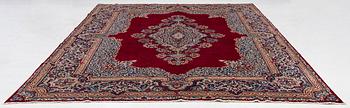 A Yazd carpet, approx. 418 × 297 cm.