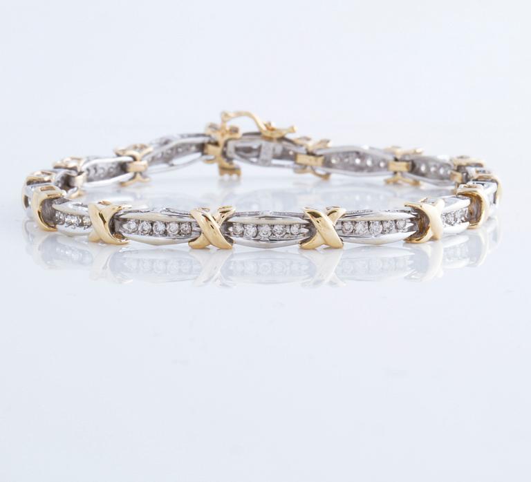 BRACELET, A ca 2 20 cts brilliant cut diamond bracelet.