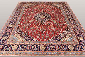 A CARPET, Kashan, ca 332 x 232 cm.