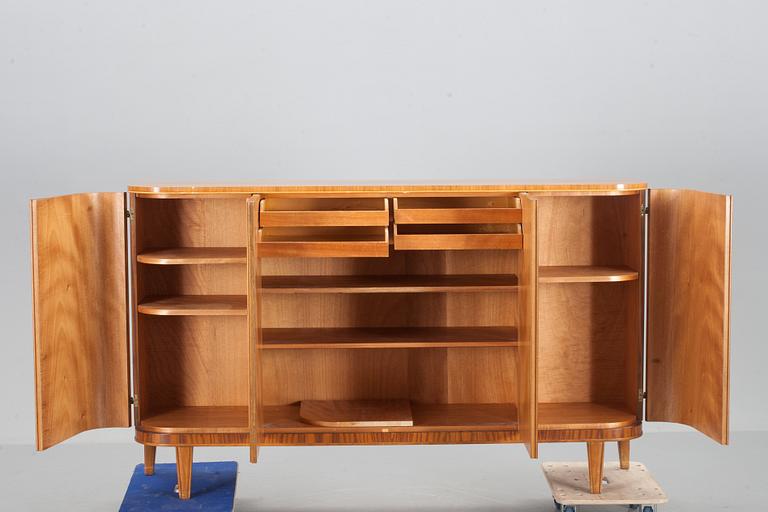SIDEBOARD, möjligen Axel Larsson Bodafors, 1900-talets mitt.