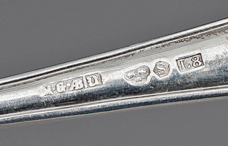 SMÖRKNIVSTÄLL samt TESKEDAR, 8+7, silver, bl a W A Bolin, Stockholm 1940-tal. Tot vikt ca 260 g.