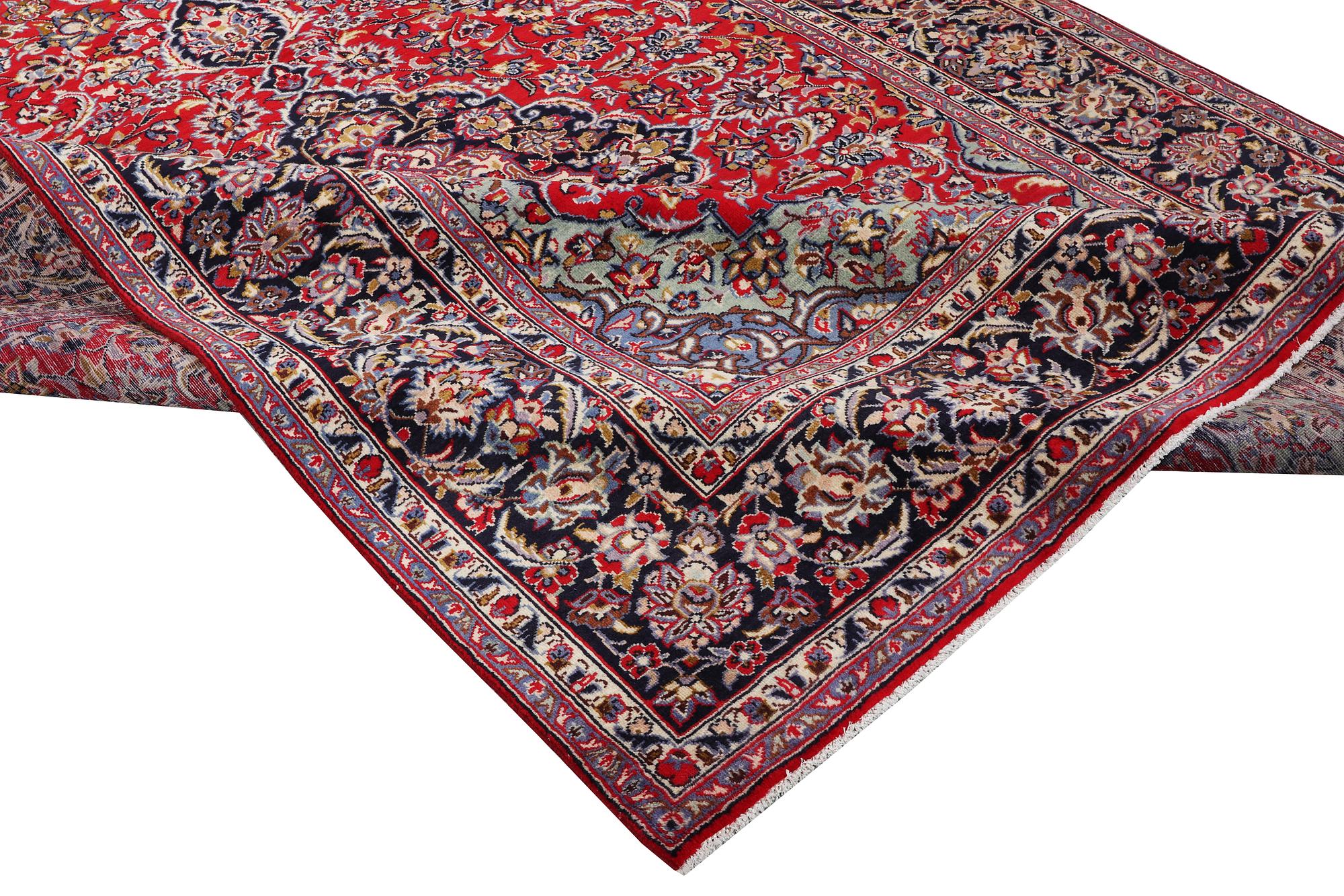 A Najafabad carpet, c. 341 x 247 cm.