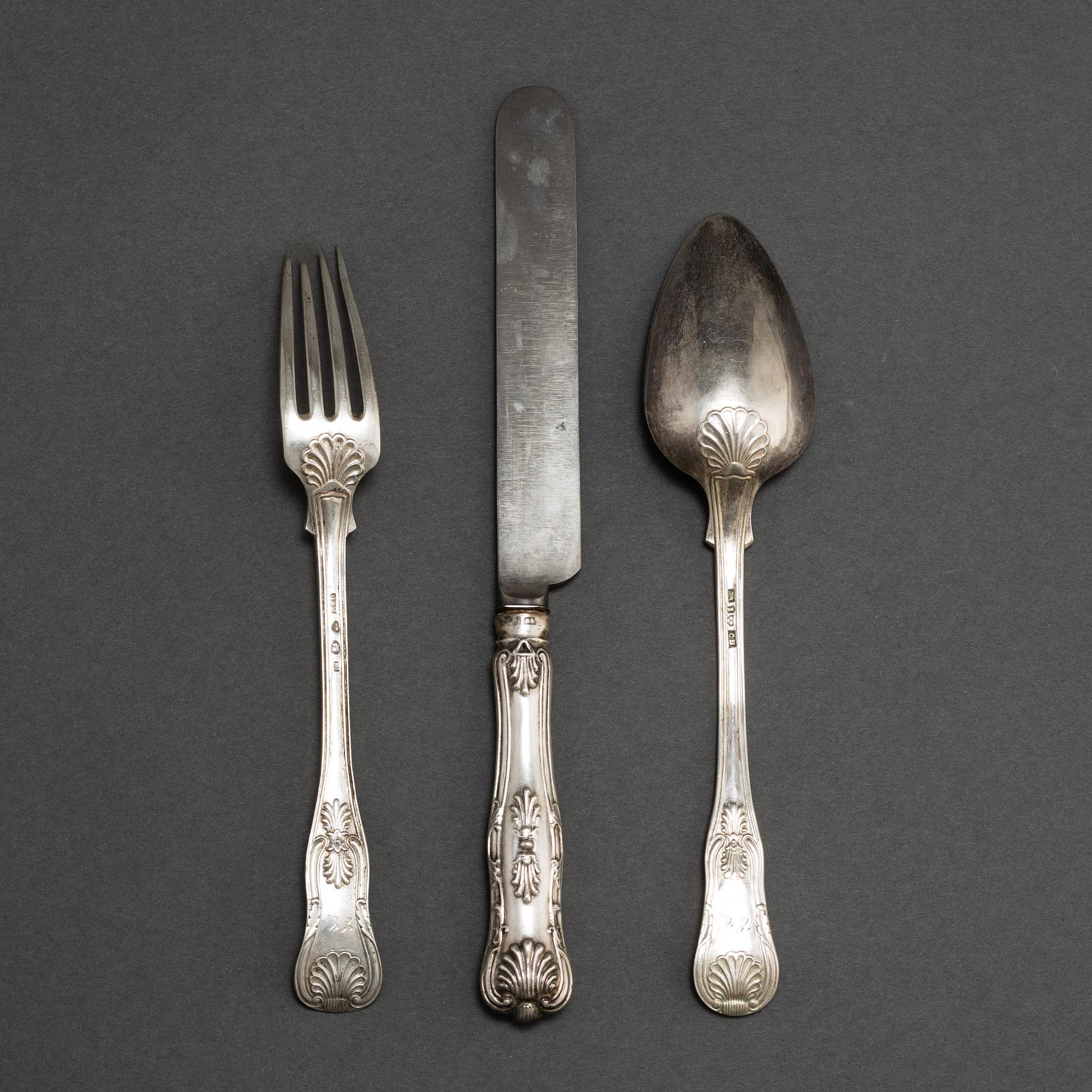 ETUI med silverbestick, 3 delar Bl a Christian Hammer Stockholm 1851.