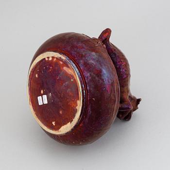 Karl Robert Svensson, a burgundy luster glazed earthenware vase. Art Noveau, Höganäs, Sweden. Early 20th century.