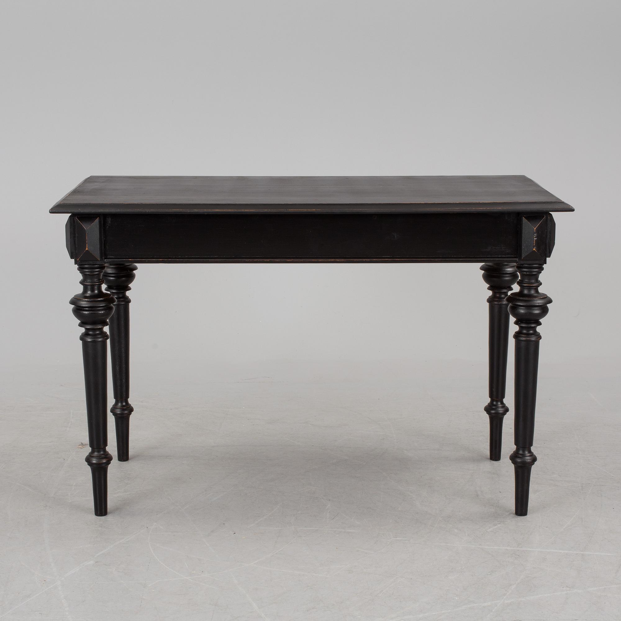 A late 1800s table.