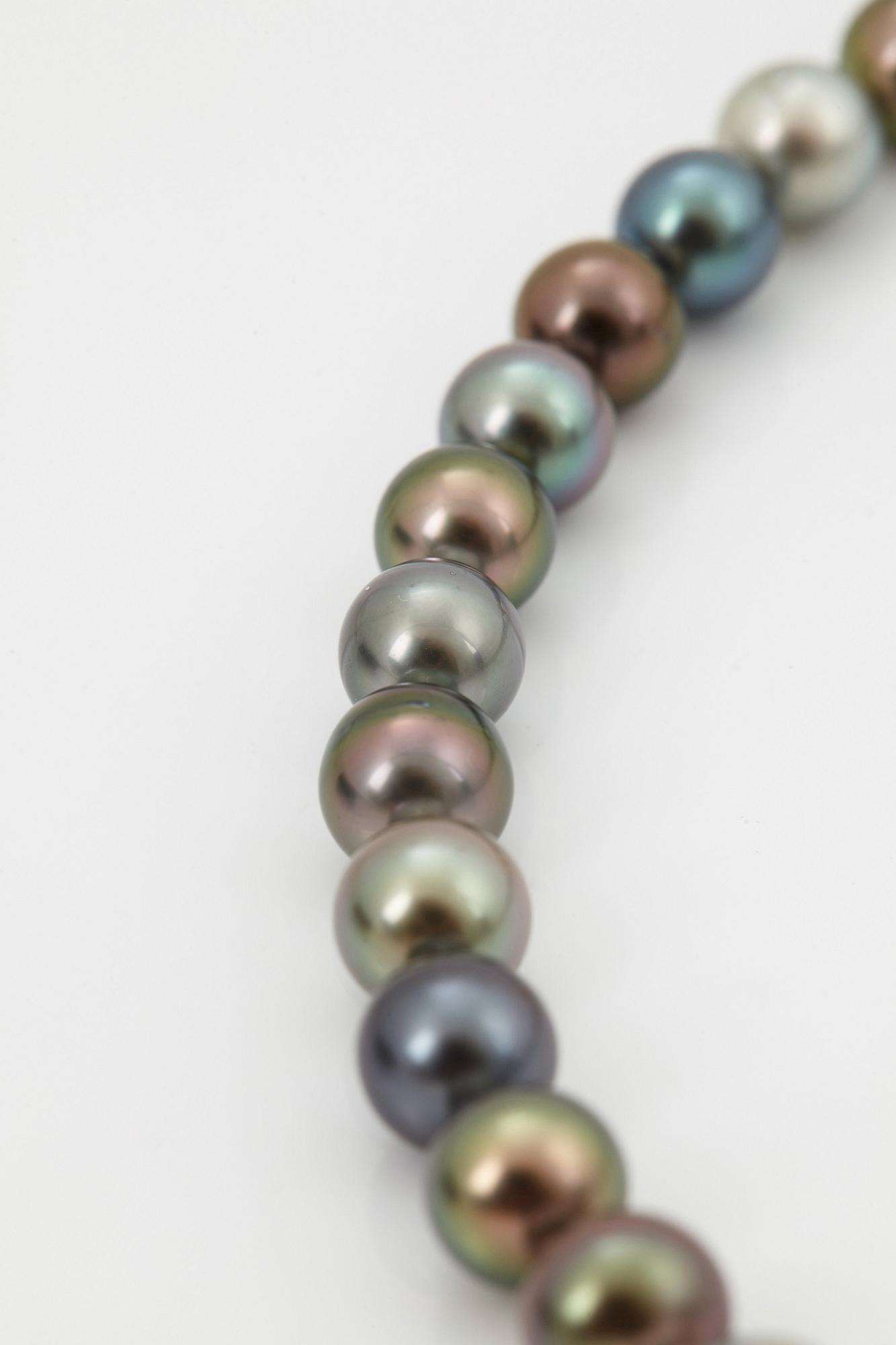 A Tahitian cultured pearl necklace.