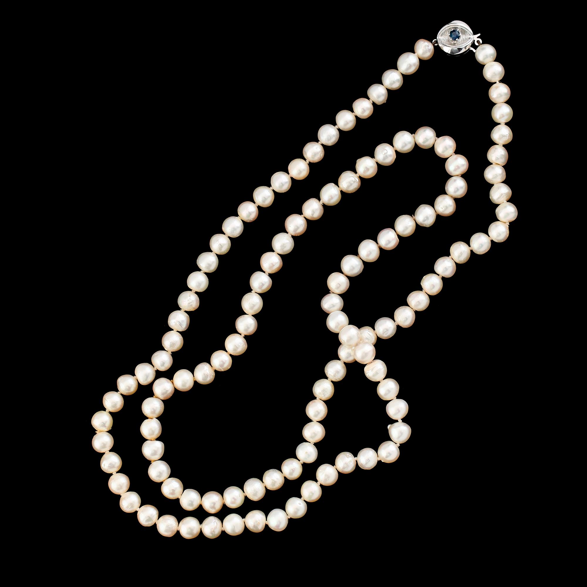 COLLIER, odlade pärlor och lås 14K vitguld.