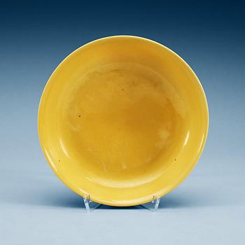 1389. A yellow glazed dish, Ming dynasty with Zhengdes six character mark and of the period (1506-21).
