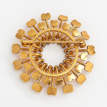 Tapio Wirkkala, Rintaneula "Aurinko", 18K kultaa ja timantteja n. 0.13 ct yht. Kultakeskus, Hämeenlinna 2000.