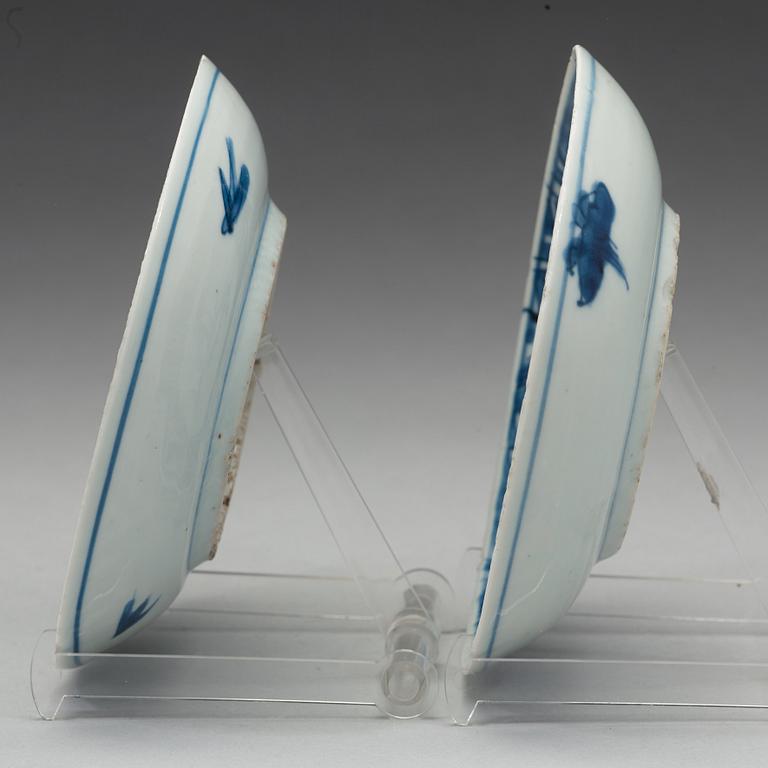 A pair of blue and white dishes, Tianqi/Chongzhen, 17th Century.
