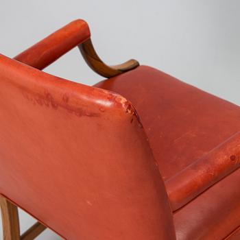 Ole Wanscher, karmstolar, ett par, snickarmästare AJ Iversen, Danmark 1900-talets mitt.