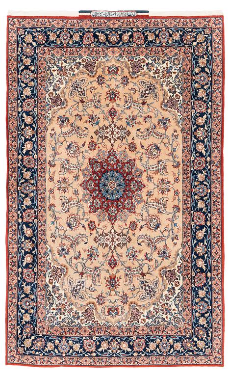 A Seirafian Esfahan rug, signed (Ahmad) Seirafian, ca 178 x 110 cm (as well as one end with 3 cm flat weave).