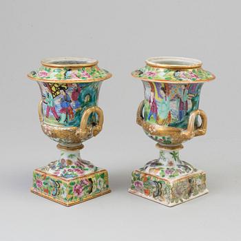 Two Canton vases, Qing dynasty, 19th Century.