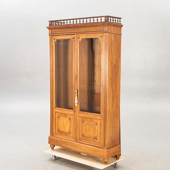 A mahogany bookcase/display cabinet first half of the 20th century.