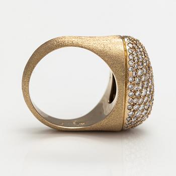 H Stern, Sormus "Golden stone", 18K kultaa ja timantteja n. ct 1.93 yht.
