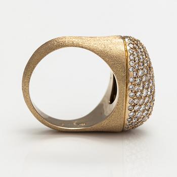 H Stern, "Golden stone", an 18K gold ring with ca. 1.93 ct of diamonds.