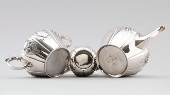 TESERVIS, 3 delar, silver, Jos Taylor, London 1840. Vikt ca 1185 gram.