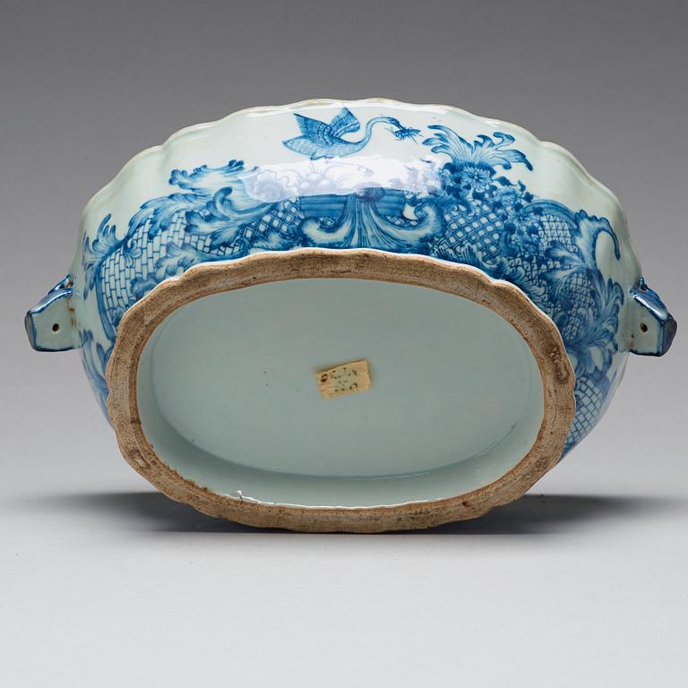 A blue and white armorial tureen with cover, Qing dynasty, Qianlong (1736-95).