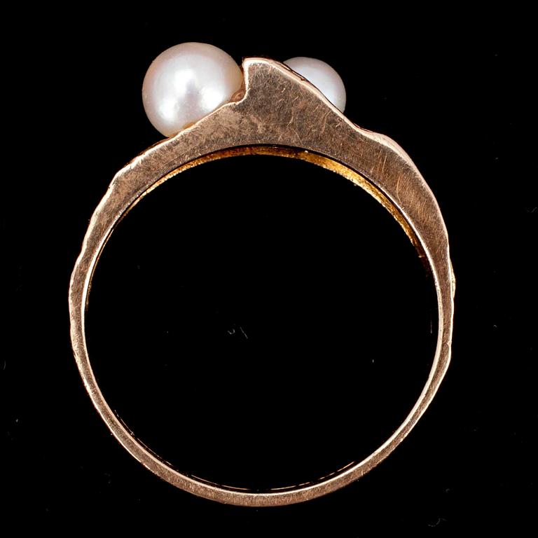 RING MED PÄRLA, guld 14K, Björn Weckström, Lapponia Helsingfors 1971. Tot. vikt ca 3,5 gr.