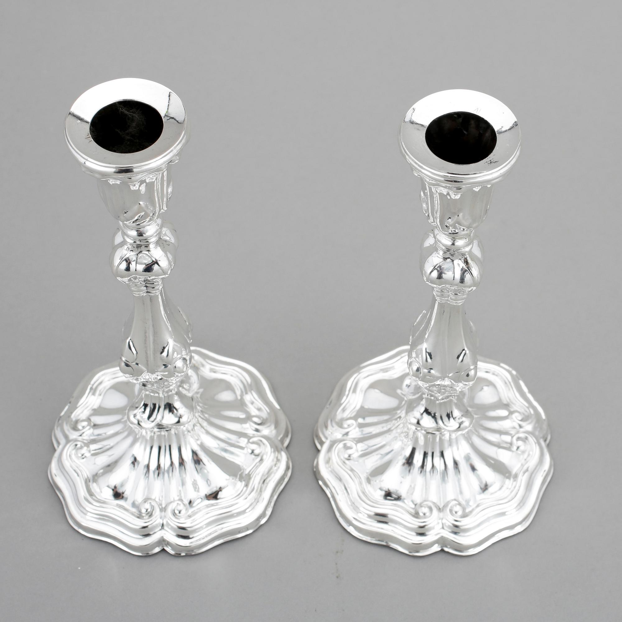 LJUSSTAKAR, ett par, silver, nyrokoko, Johan Olof Östlund, Gävle 1857.