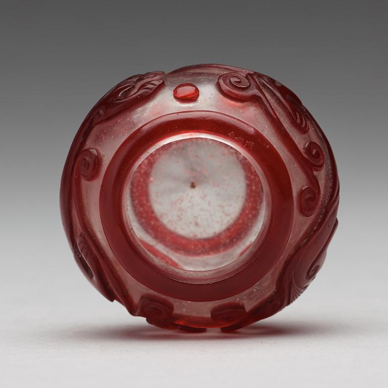 A peking glass brush-water pot, circa 1900.