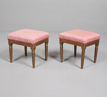 TABURETTER, ett par, 1800-tal.